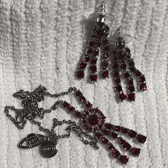 Givenchy red crystal earrings and necklace set. No box or tags. Great condition - Picture 4 of 7